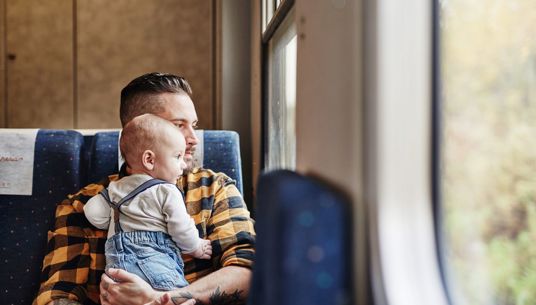 Father and son looking out from the window om a Krösatågen train.